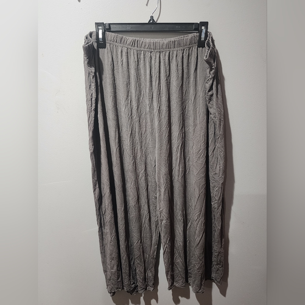 Women's Elegant Gray Capris